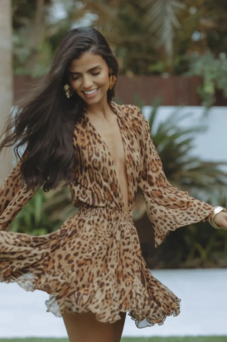 Robe Évasée à Manches Longues avec Décolleté en V Profond et Imprimé Léopard pour Femme | Idéale pour l’Automne et l’Hiver – Image 2